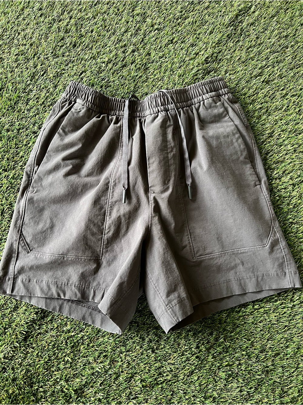 lululemon athletica Men's Drawstring Flat-Front Shorts in gray